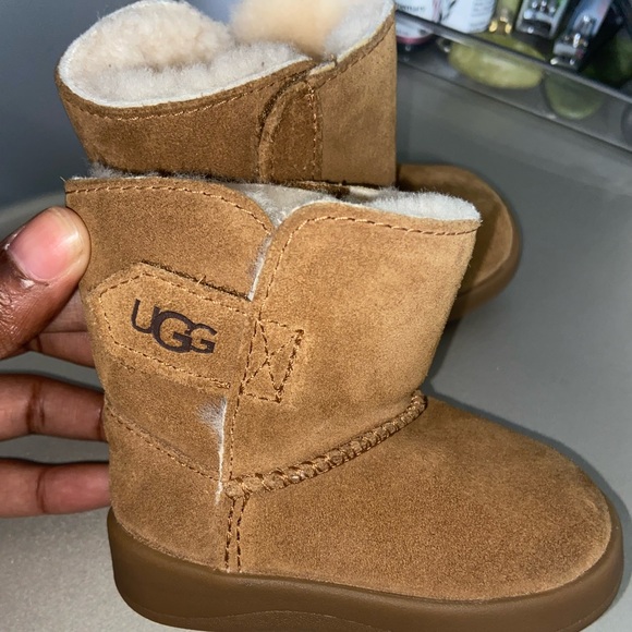UGG
Unisex Keelan Suede & Shearling Booties - Baby - Picture 3 of 4